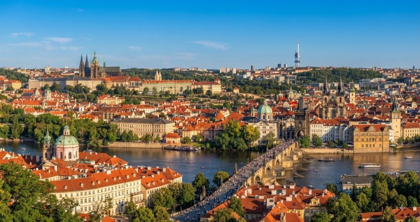Antalya Çıkışlı Yılbaşı ve Noel Pazarlarına Özel Prag & Berlin Turu
